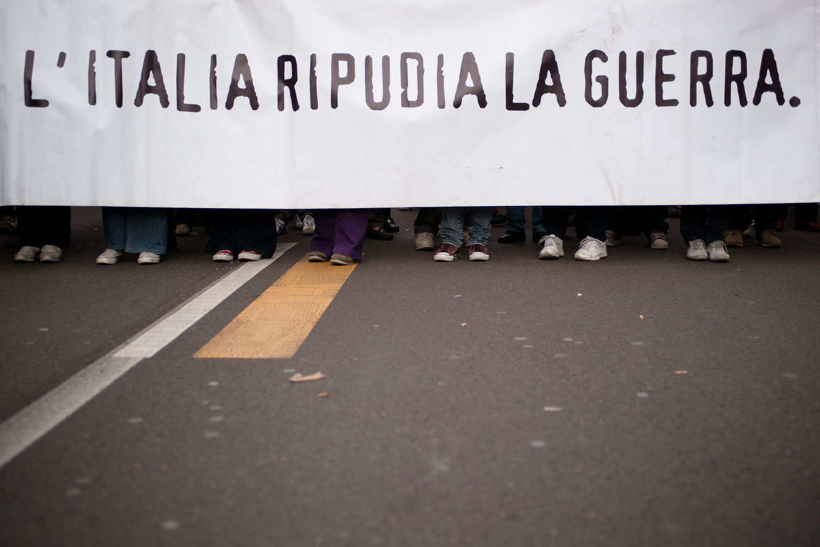 30 - Art. Nr. 18 of Italian Constitution: ''ITALY REJECTS WAR'' 30 - Art. Nr. 18 of Italian Constitution: ''ITALY REJECTS WAR''